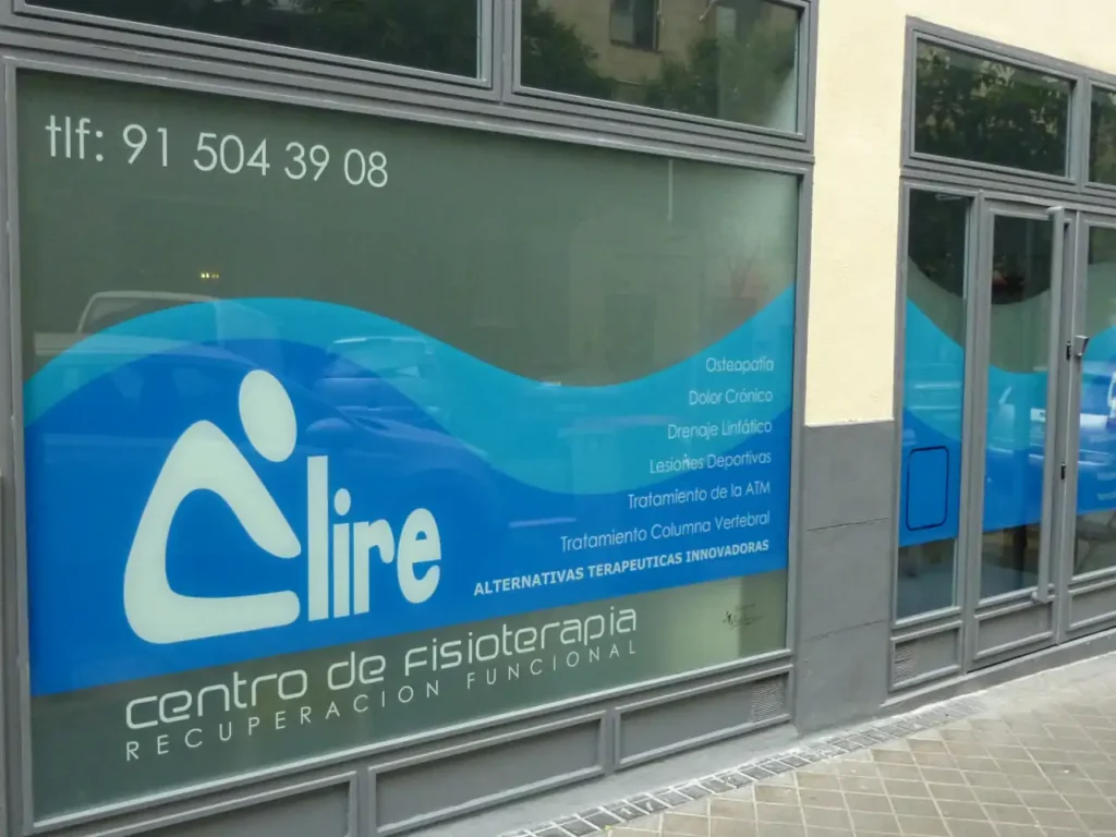 Vinilos para fachada de centro de fisioterapia