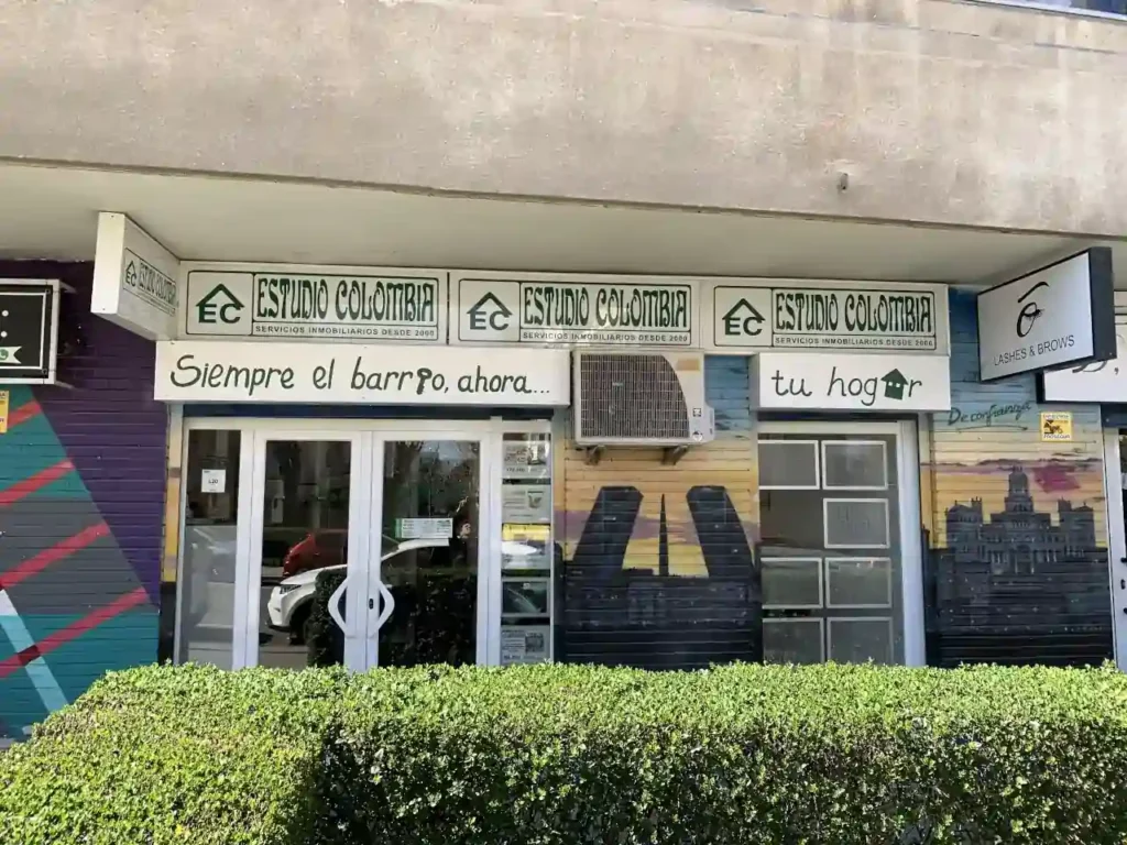 Escaparate sin rotulación, imagen previa a trabajos realizados