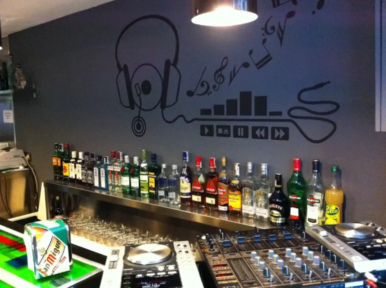 Vinilos decorativos para bar pub