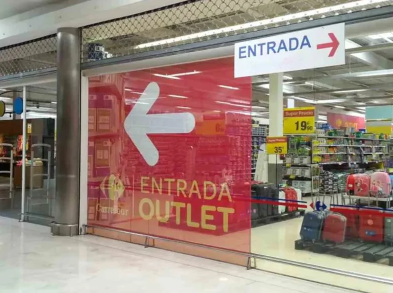 Vinilo microperforado en escaparate comercial