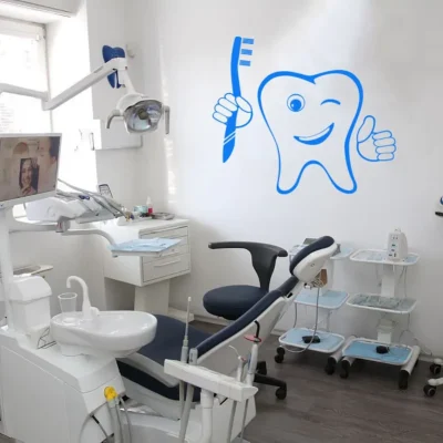 Pegatina simpática en clínica dental