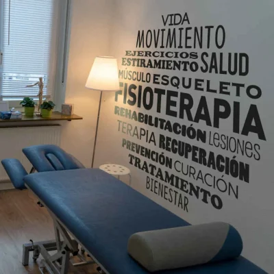 Pegatinas decorativas en sala de fisioterapia