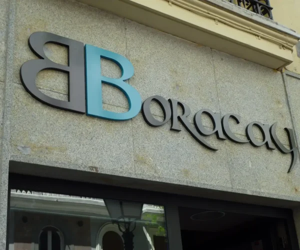 Letras corpóreas para locales comerciales