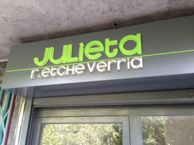 Diseño de letras corpóreas para centro de dietética