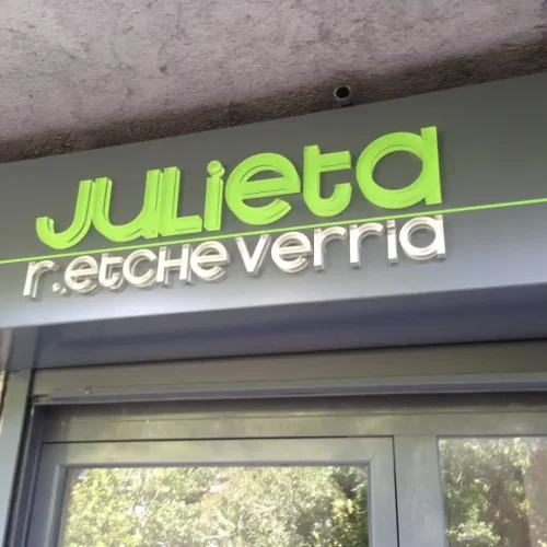 Diseño de letras corpóreas para centro de dietética