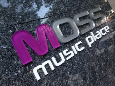 Diseño de letras corpóreas para discoteca