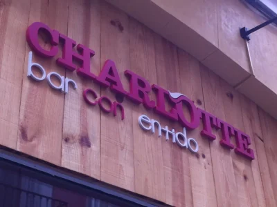 Letras corpóreas para bares