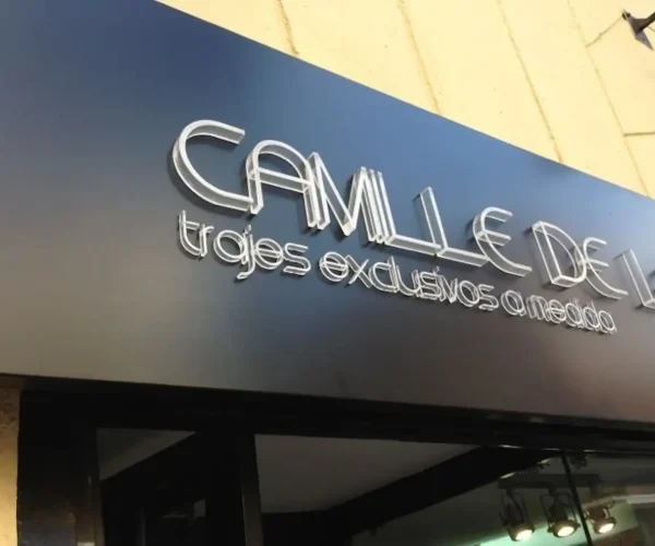 Letras corpóreas para tienda de moda