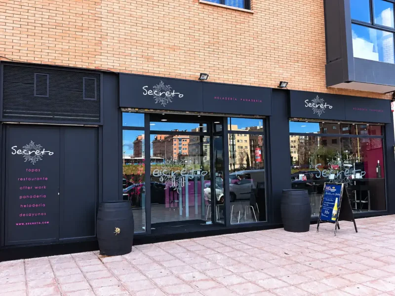 Rotulación de fachada a medida para local comercial en Madrid
