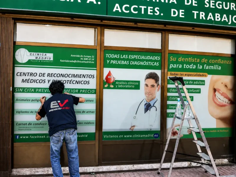 Mantenimiento de rótulos en verano