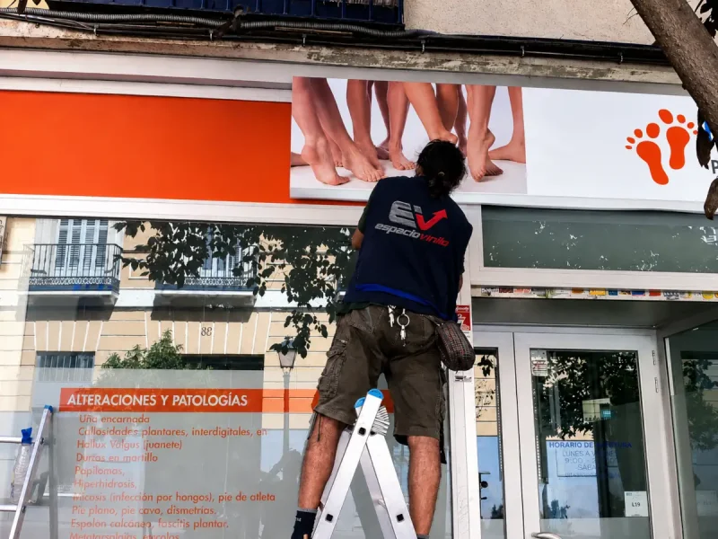 Mantenimiento de rótulos en verano