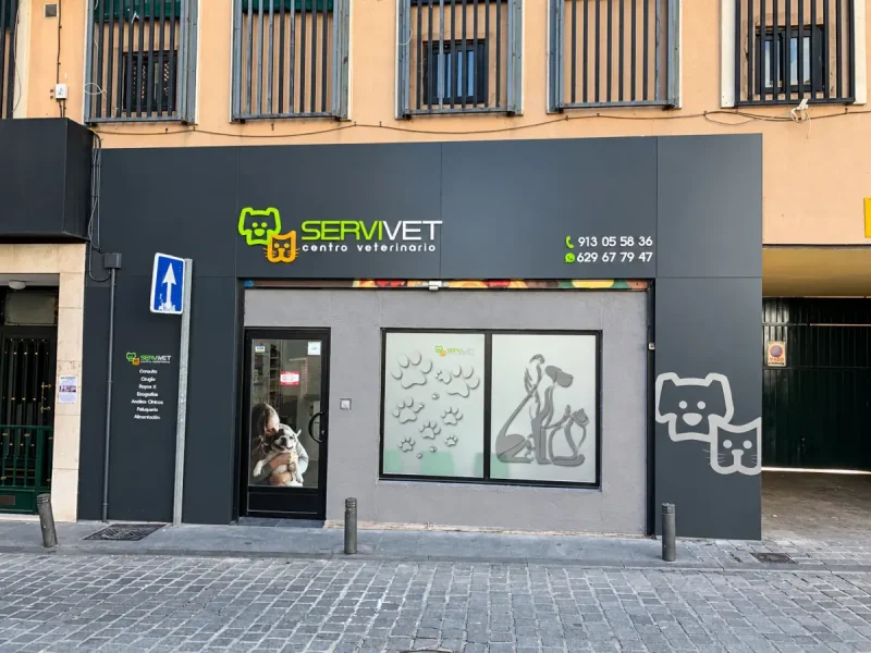 Rotulación de fachada para centro veterinario en Madrid