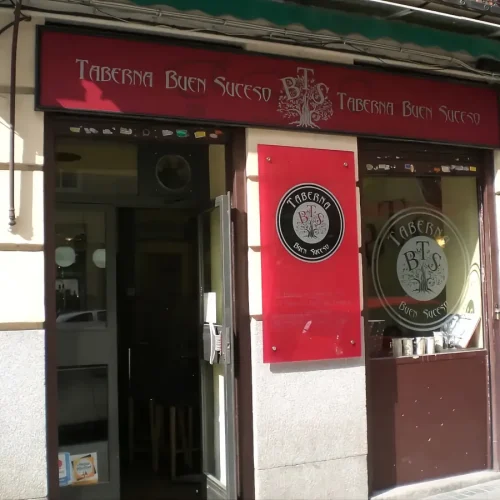 Fachada de taberna con vinilo rotulado