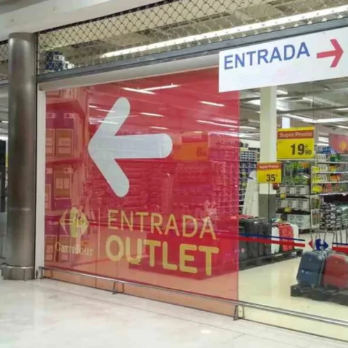 Vinilo decorativo en escaparate de tienda en Madrid