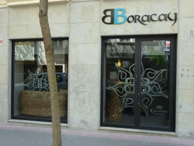 Instalación profesional de vinilos adhesivos en Madrid