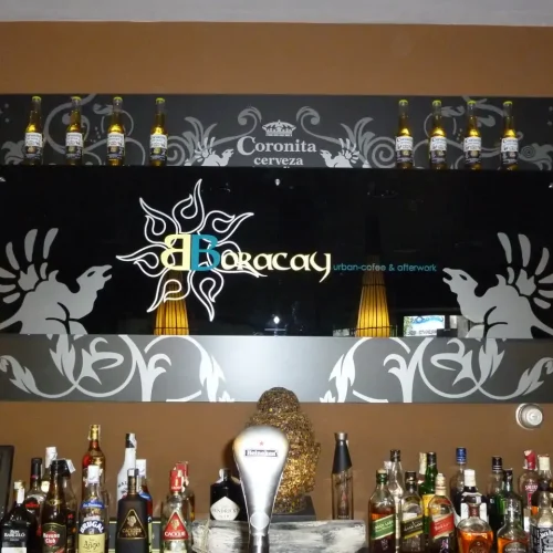 Rotulación en vinilo de traseras de barra de bares y restaurantes