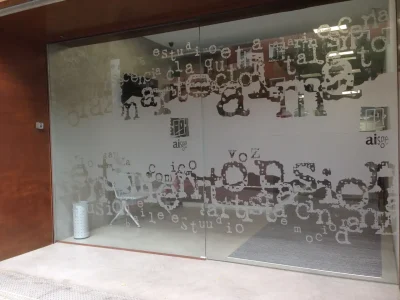 Vinilos para cristales de centro de arte