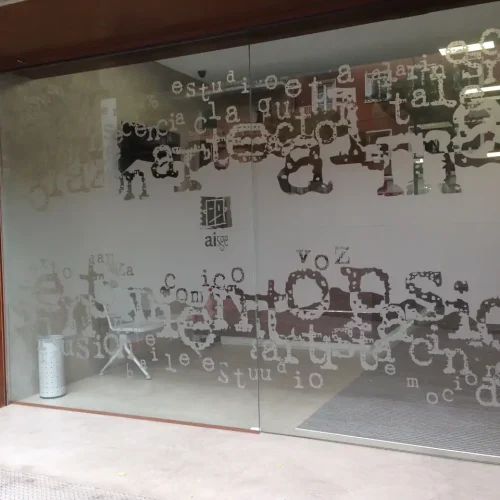 Vinilos para cristales de centro de arte