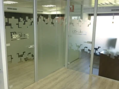 Vinilos para empresas en oficinas