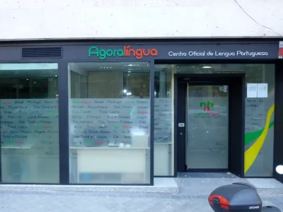 Vinilos para fachada de academia de idiomas